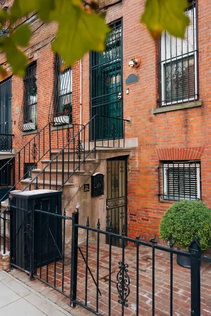 be8a9182 aa01 4546 8180 b37254049841